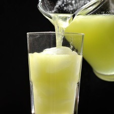 Servir en vasos con hielo.