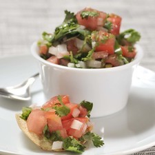 Servir para aderezar tacos o cualquier platillo mexicano.