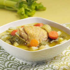 Servir bien caliente. También se puede utilizar como consomé para sazonar otros caldos, sopas o arroz. S 2041 1475634125