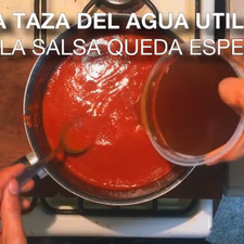 Colocar media a una taza del agua utilizada en la cocción a la salsa final.