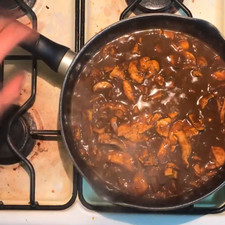 Espere por 10 - 15 minutos, una vez que los championes estén suaves apague el fuego y deje a tapa cerrada para que todo termine de cocerse, una vez hecho esto la comida estará lista. S 20667 1524255899