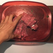 Revuelve todos los ingredientes, déjalos reposar por 10 minutos, si usted lo desea también puede añadir 200 gr. de trocitos de tocino. S 20747 1531872457