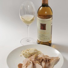 3. Gran Vino Blanco; 2002; Cháteau Camou; Valle de Guadalupe; México. Vino Blanco hecho con mezcla de Sauvignon Blanc, Chenin Blanc y Chardonnay, con mucho carácter e intensidad. Las notas de la barrica van a complementar muy bien el horneado del pavo. Debido a que el vino también tiene unas notas especiadas, hará muy buen maridaje con las notas especiadas de la mostaza y el estragón.
