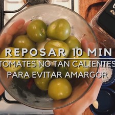 Retira del agua los ingredientes y resérvalos 10 minutos, es importante para que la salsa no esté tan caliente ni amarga.