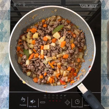Al estar tapado la carne molida y el vapor generará un caldito, depende de cada uno si esperas a que se seque todo o servir así.