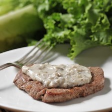 Servir bañados con salsa de champiñones.