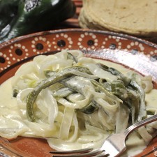 Servir como botana acompañado de tortillas de maíz para hacer tacos o con tostadas.