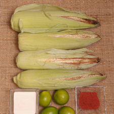 4 elotes 4 limones ½ taza de crema Chile piquín en polvo Sal al gusto