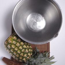 1 piña 1 barra de piloncillo 4 litros de agua Hielo
