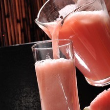 Servir en vasos altos con hielo.