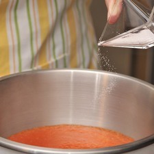 Vaciar en un recipiente y sazonar con sal al gusto.