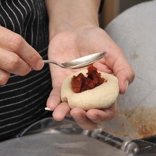 Rellenar con una cucharada grande de chicharrón. S 3001 1475631878