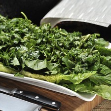 Servir las verduras bañadas con el aderezo.