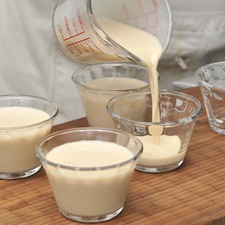 Colocar dentro de moldes para gelatina, dejar enfriar completamente y refrigerar hasta que cuaje. S 3171 1475631496