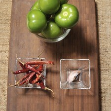 8 tomates verdes 1 diente de ajo 12 chile de árbol Sal al gusto Hielo