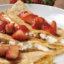 Servir bañadas con las fresas.