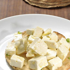 Servir como botana y acompañar con tostadas de maíz.