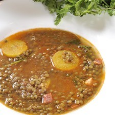 Servir bien caliente como sopa de principio.