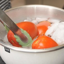 Sacarlos con una pinza ponerlos en agua con hielo.