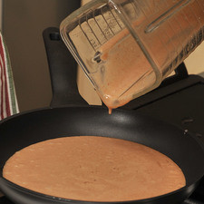 Sofreír los frijoles molidos en una sartén con un poco de aceite. Agregar sal si le hace falta.