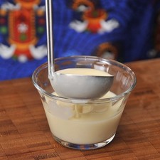 Colocar dentro de moldes para gelatina, dejar enfriar completamente y refrigerar hasta que cuaje.