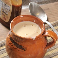 Servir como desayuno o merienda acompañar con Pan de Muerto, Rosca de Reyes, buñuelos, galletas o cualquier pan dulce.