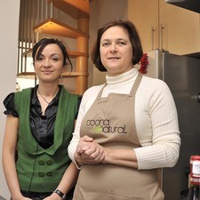 Sonia Ortiz y Ana de Benito, de la bodega CVNE, presentan este maridaje con un tinto Reserva Viña Real.