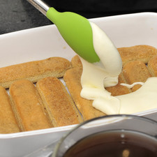 Untar una capa de crema mascarpone.