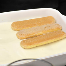 Repetir las capas sucesivamente hasta acabar con crema mascarpone.