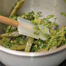 Agregar el cilantro, sazonar con sal al gusto y dejar reposar. S 4933 1475627608