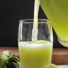 Refrigerar o servir en vasos con hielo inmediatamente.