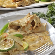 Servir acompañado de frijoles refritos, tortillas y arroz.