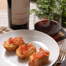 Servir como botana acompañado con un tinto italiano Horizonte Cabernet Montepulciano 2009.