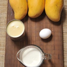 Ingredientes: 1 pieza de Huevo 3/4 taza de Crema de leche de vaca 1 lata de Leche condensada 3 piezas de Mango