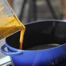 Sofreír la salsa.