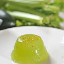 Servir como postre o merienda, espolvoreado con chile piquín en polvo.