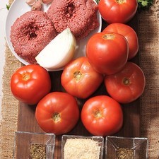 1/4 taza de queso parmesano rallado 2 piezas de huevo 10 ramas de cilantro 1 diente de ajo 1/2 cucharita de orégano seco 1/2 taza de pan molido 500 gramos de carne molida de res 500 gramos de pasta de spaghetti de luigi sal al gusto pimienta negra molida al gusto 2 dientes de ajo 1/2 cucharita de orégano seco 1/4 pieza de cebolla blanca 8 piezas de jitomate bola