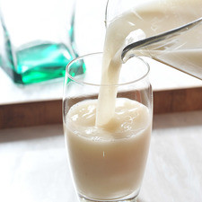 Servir inmediatamente en vasos con hielo para tener un agua bien fría.