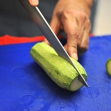 Picar en cubos pequeños. Reservar.