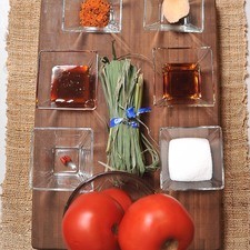 1 trozo de jengibre 1/2 manojo de té de limón 2 cucharadas de miel de abeja 2 piezas de chile piquín 2 cucharadas de vinagre de jerez 1 cucharada de polvo chino cinco especias 3 cucharadas de azúcar blanca 3 piezas de jitomate