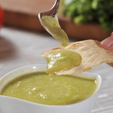 Servir como botana con totopos o tostadas. También como salsa picante para acompañar cualquier platillo.