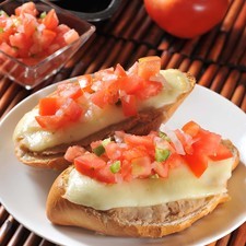 Servir como desayuno acompañados de salsa pico de gallo.