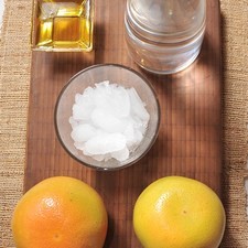 2 piezas de toronja 1/4 taza de miel de agave 6 tazas de agua hielo al gusto