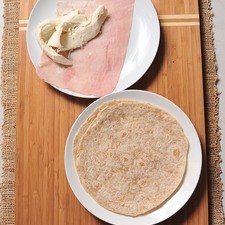2 piezas de tortilla de harina integral 1 rebanada de jamón 50 gramos de queso Oaxaca S 6676 1475624177