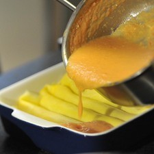 Bañar con la salsa.