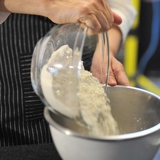 Incorporar estos ingredientes secos a la masa madre. S 6722 1475624073