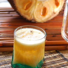 Servir en un vasos con hielo.