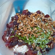 Retíralo y cuando esté frío desmenúzalo y colócalo en un bowl junto con los ingredientes secos.