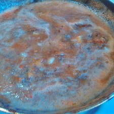 Añade la salsa y ahora ya puedes rectificar la sal.