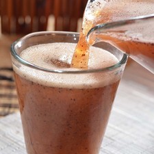Servir en vasos con hielo.